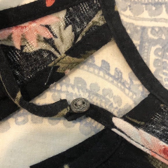 Floral tank with front cutouts - Picture 3 of 3